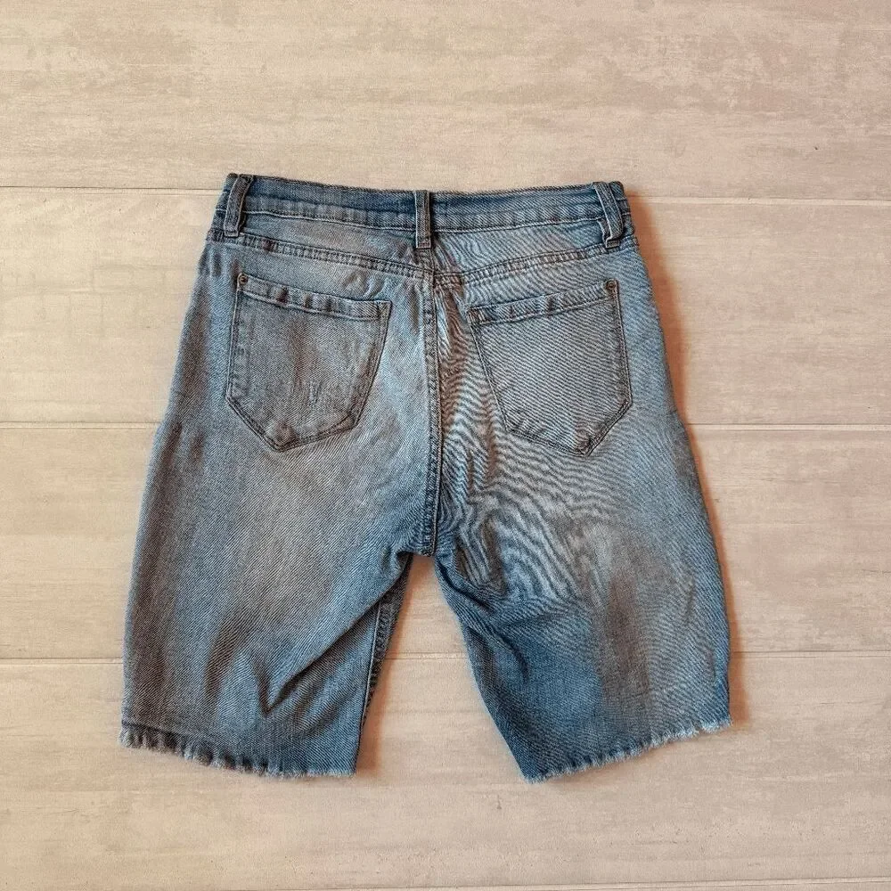 Kensie Long Shorts Distressed Denim Light Wash 6/28 Raw Hem Pockets Button Zip